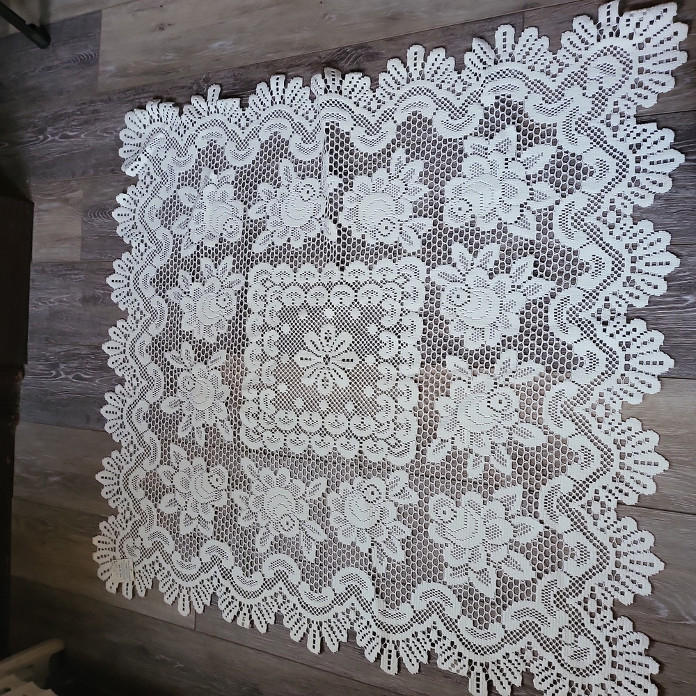 Vintage Heritage Table Lace 36"×36" Large Doilie